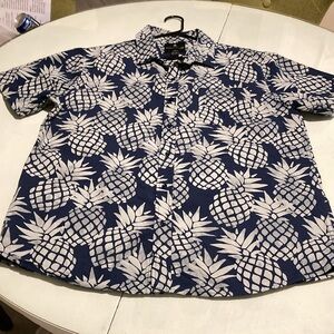 SHOUTHOUSE short sleeve shirt men’s
Size XL
